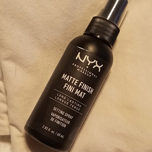 NYX  Matte Finish Makeup Setting Spray - Picture 1 of 4